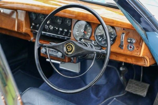 Daimler V8-250 1966 130298