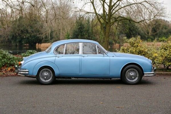 Daimler V8-250 1966 130299