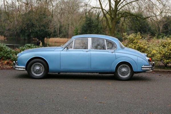 Daimler V8-250 1966 130300