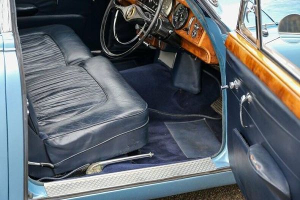 Daimler V8-250 1966 130301