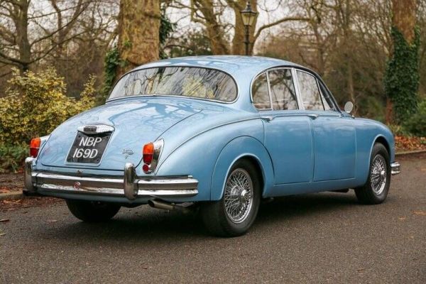 Daimler V8-250 1966 130302