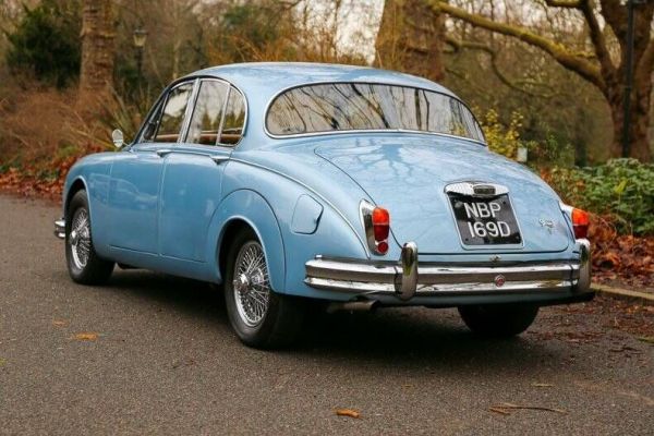 Daimler V8-250 1966 130303