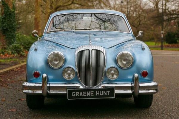 Daimler V8-250 1966 130305