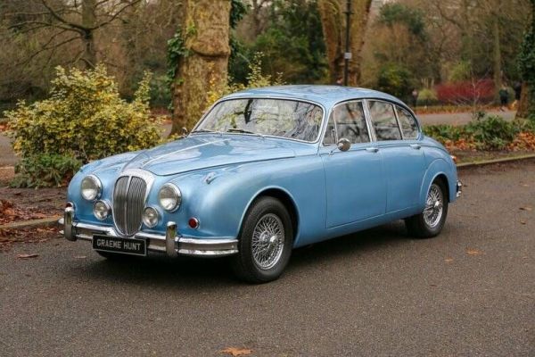 Daimler V8-250 1966 130309