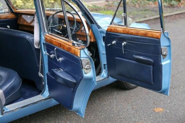 Daimler V8-250 1966 130310