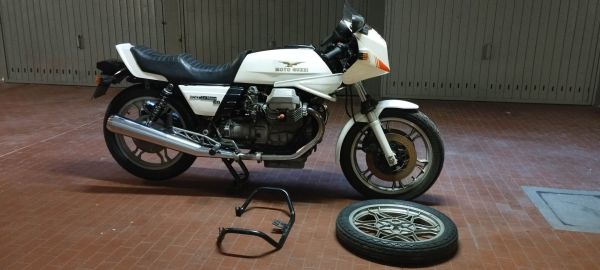 Moto Guzzi 850 Le Mans III 1982
