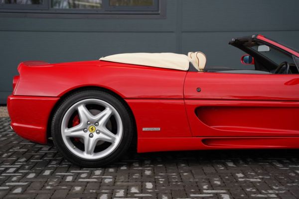 Ferrari F 355 Spider 1999 122110