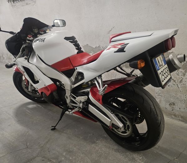 Yamaha YZF 1000 R1 1999 136500