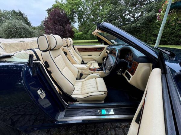 Aston Martin V8 Volante 1997 101313