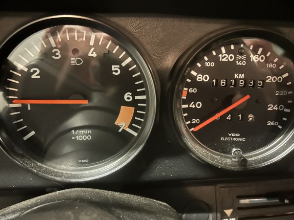 Porsche 911 Carrera 3.2 1984 137079
