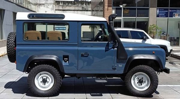 Land Rover Defender 90 1998 137306