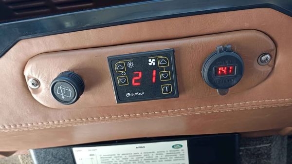 Land Rover Defender 90 1998 137311