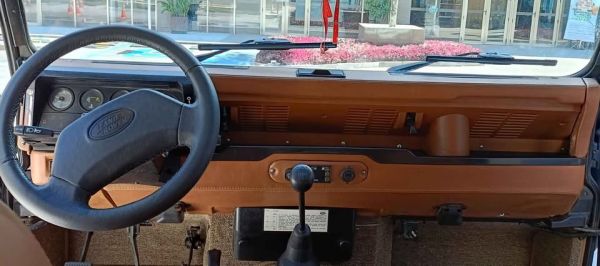 Land Rover Defender 90 1998 137316