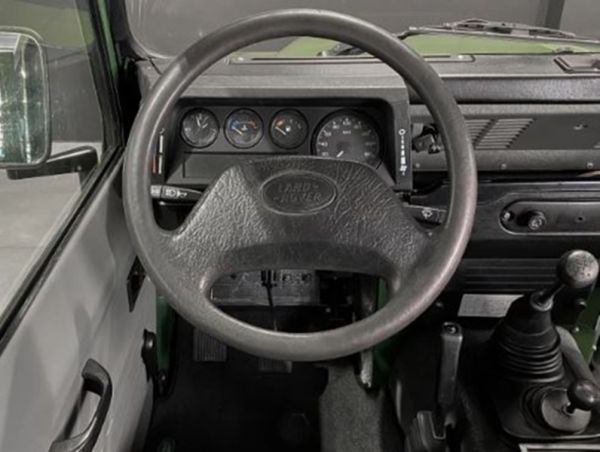 Land Rover Defender 110 2000 137692