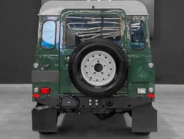 Land Rover Defender 110 2000 137696