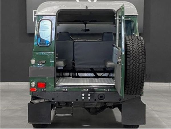 Land Rover Defender 110 2000 137697