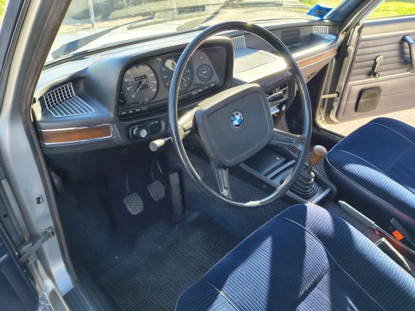 BMW 520 1974 137773