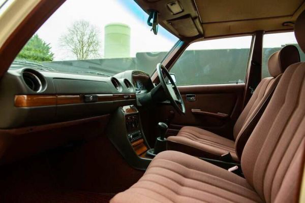 Mercedes-Benz 230 E 1985