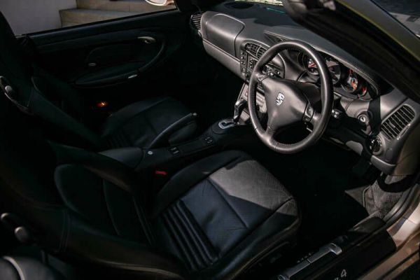 Porsche 911 Carrera 4 2000