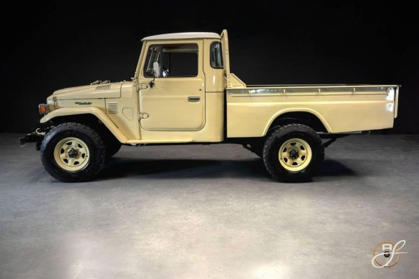 Toyota Land Cruiser FJ 45 1980