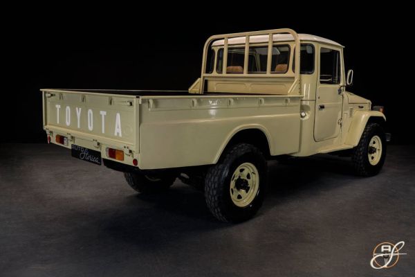 Toyota Land Cruiser FJ 45 1980 118696