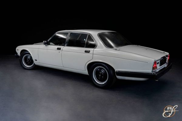 Jaguar XJ 12 1986 121269