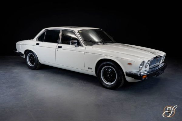 Jaguar XJ 12 1986 121273