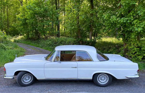 Mercedes-Benz 220 SE b 1965 17