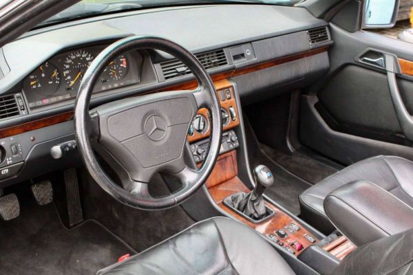 Mercedes-Benz 300 CE-24 1996 4330