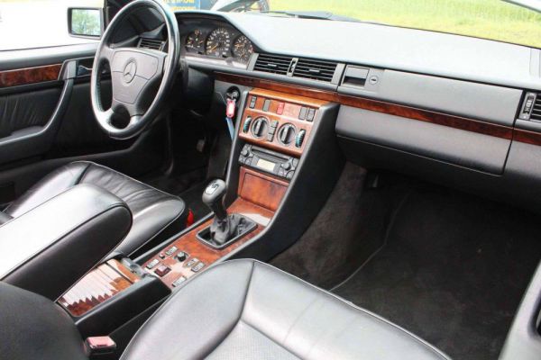 Mercedes-Benz 300 CE-24 1996 4332