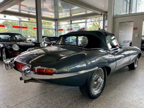 Jaguar E-Type 4.2 1965 127944