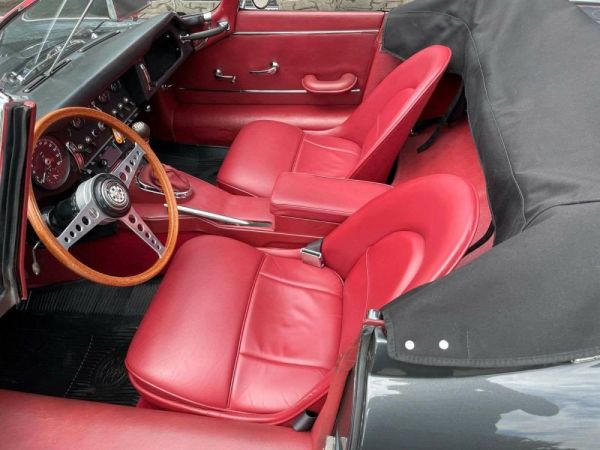 Jaguar E-Type 4.2 1965 127948