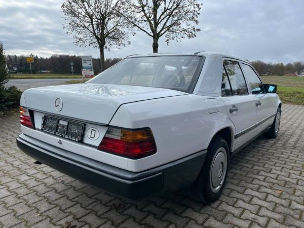 Mercedes-Benz 250 D 1988 127957