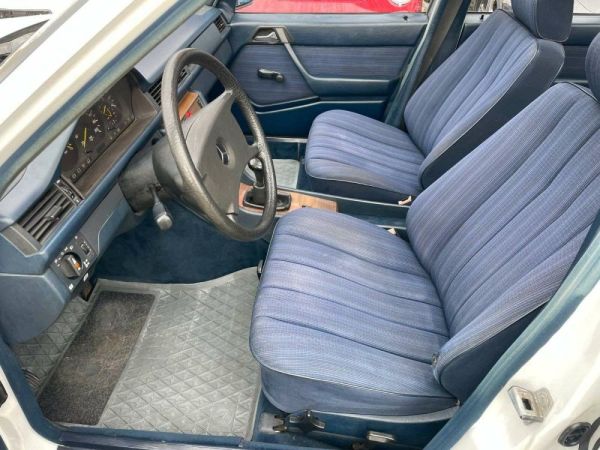 Mercedes-Benz 250 D 1988 127961