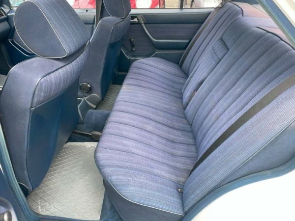 Mercedes-Benz 250 D 1988 127962