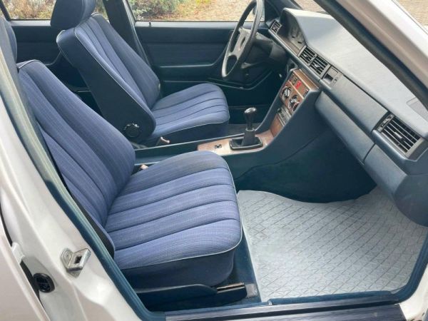 Mercedes-Benz 250 D 1988 127963