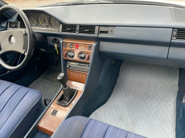 Mercedes-Benz 250 D 1988 127964