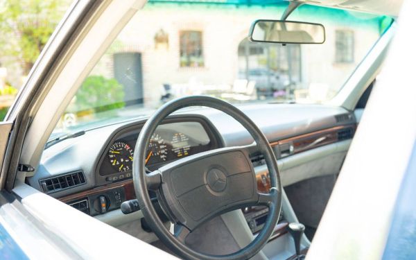 Mercedes-Benz 500 SEL 1984 121228