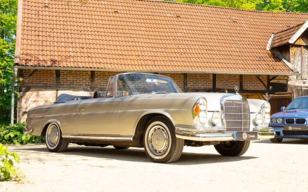 Mercedes-Benz 280 SE 1968 121883