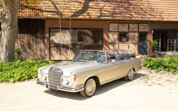 Mercedes-Benz 280 SE 1968 121884