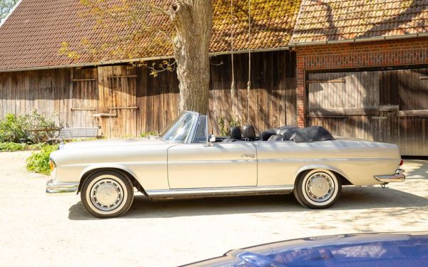 Mercedes-Benz 280 SE 1968 121887