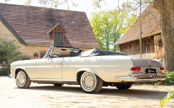 Mercedes-Benz 280 SE 1968 121888