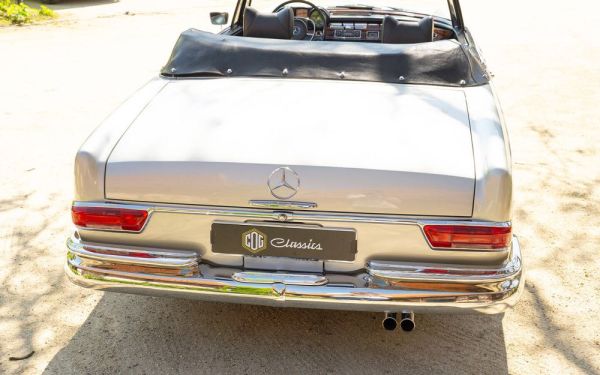 Mercedes-Benz 280 SE 1968 121889