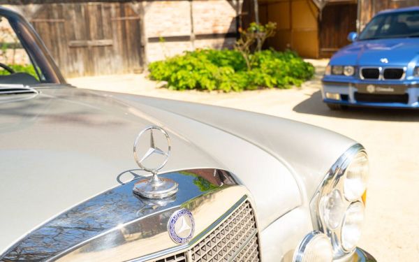 Mercedes-Benz 280 SE 1968 121894