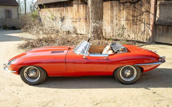 Jaguar E-Type 4.2 1965 128223