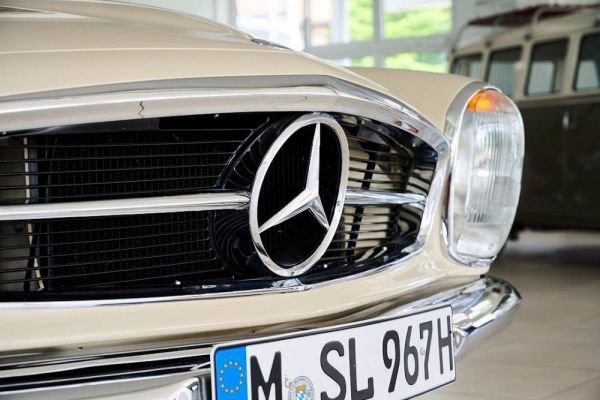 Mercedes-Benz 230 SL 1966 8611