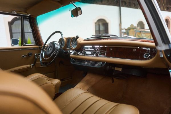 Mercedes-Benz 280 SE 1968 131291