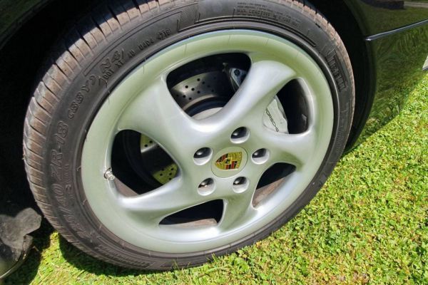 Porsche 911 Carrera 4 1996 7674