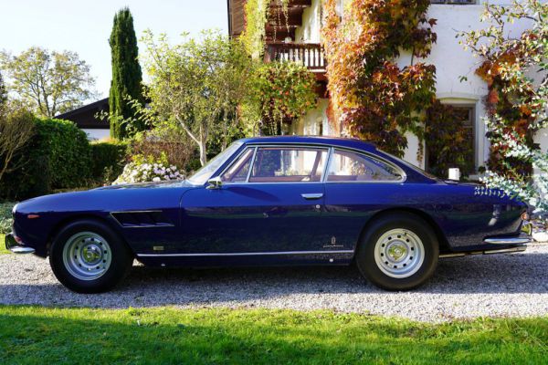 Ferrari 330 GT 2+2 1967 82169
