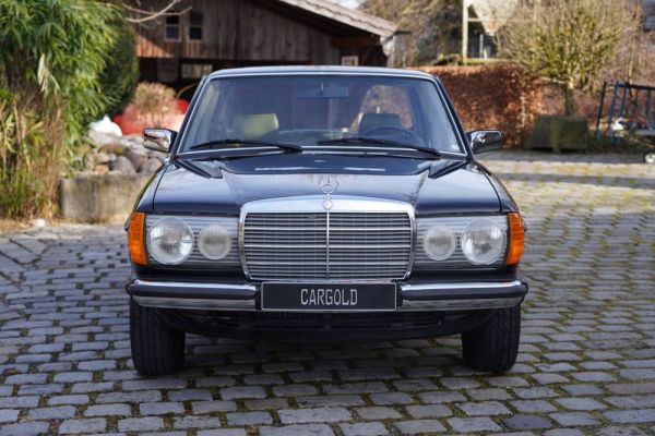 Mercedes-Benz 200 D 1981 130494